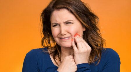 Symptoms and risks associated with mouth and teeth diseases