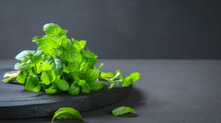 10 food items that can help fight bad breath