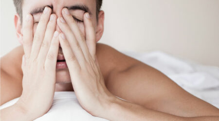 4 things to avoid before bed for managing migraine