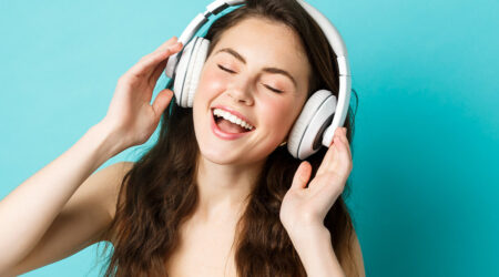 5 ways to prevent hearing loss when using headphones