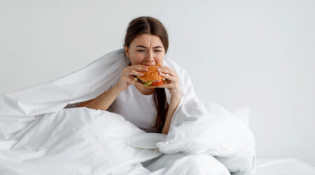 6 unhealthy habits that make mattresses dirty