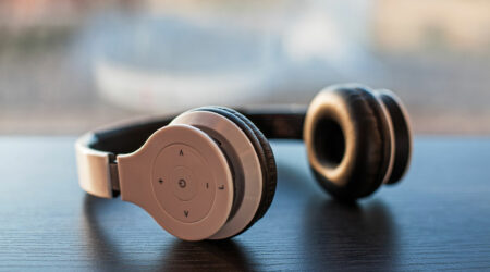 7 factors to consider before buying earphones